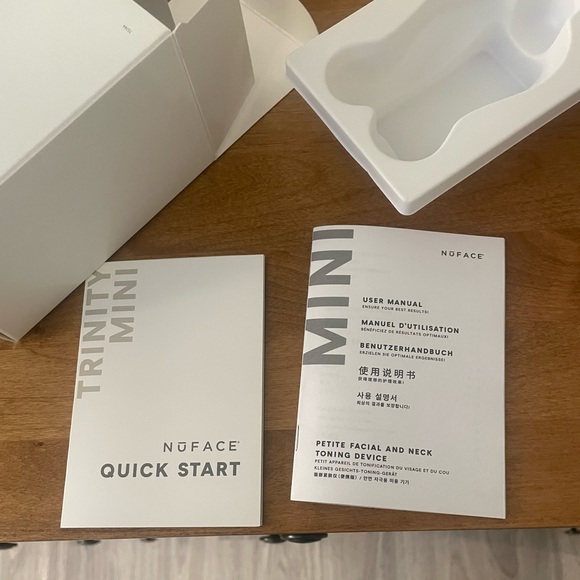 NuFace mini petite facial toning device with accessories - Picture 5 of 5